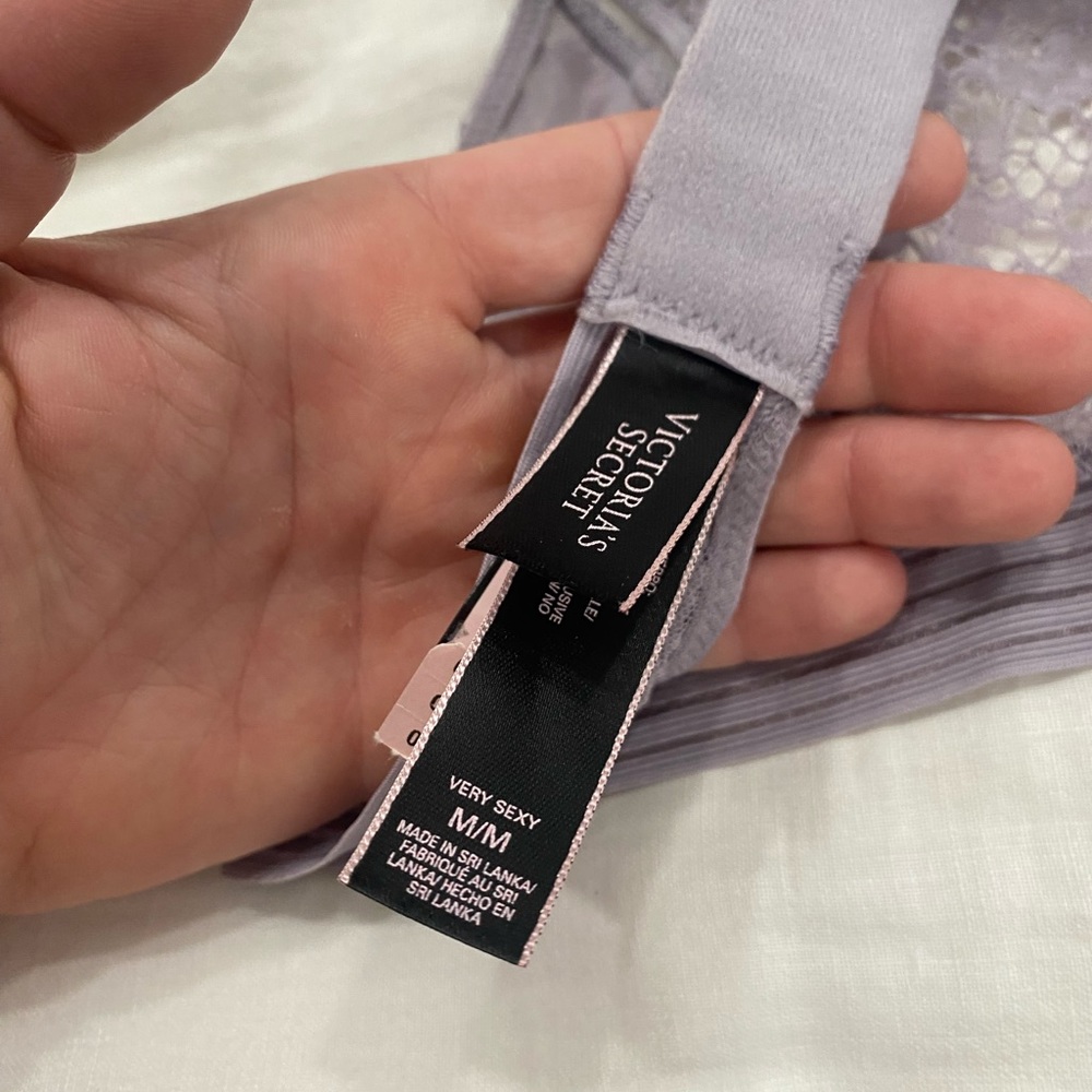 Victoria Secret Bra - Picture 2 of 3